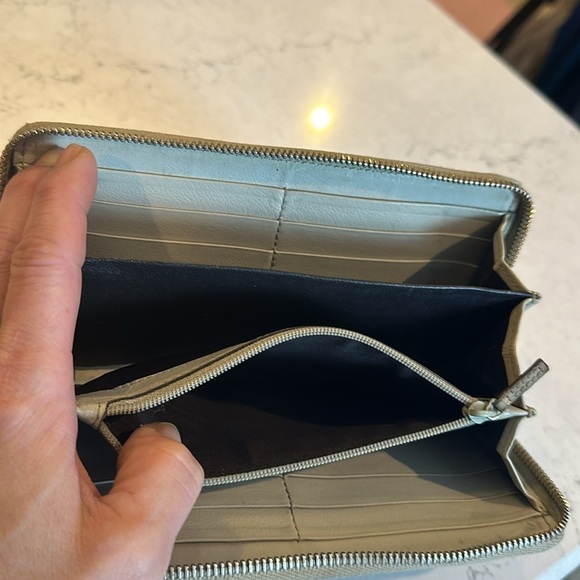 Authentic Gucci beige leather continental wallet - Picture 5 of 7